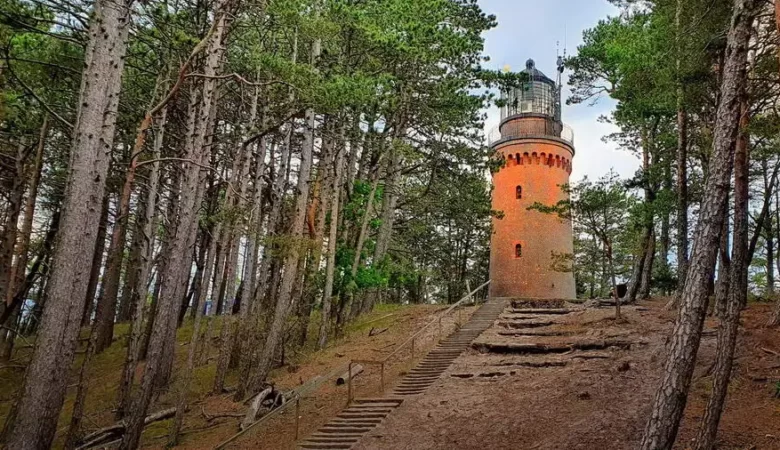 Zdjęcie latarni morskiej w Czołpinie